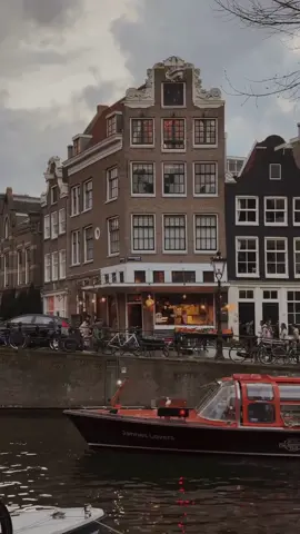 it’s like something out of a dream 🌃🌙✨ shot on iphone 14 pro max 4k at 30fps the jordaan district amsterdam netherlands #ethanbarberco #amsterdam #amsterdamlife #jordaan 