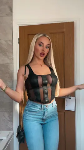 Do i have cool pants?🥺