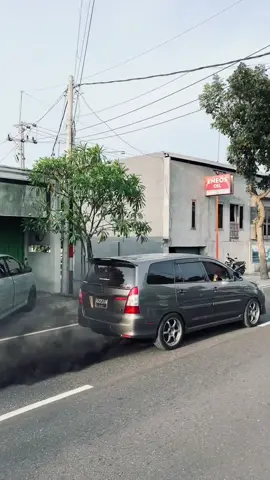 Mbak mbak OTW Bukber🤣#fyp #fypシ #fypシ゚viral #innovadiesel #507power #kijanginnova #863garage #innova #innova2kd #kijanginnovadiesel #innova2gd #dieselforfun #pro7autolightning #innovamaticdiesel 