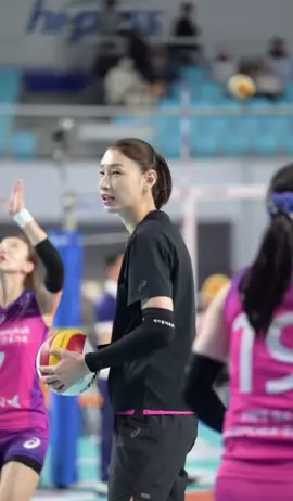 หน้านิ่งว่าหล่อละ พอยิ้มเท่านั้นแหละ ระทวยเลยจ้าาาา🥰🍞🤍 #คิมยอนคยอง #kimyk10 #กัปตันคิม #kimyk10🇰🇷 #kimyeonkoung #เฮีย10 #kimyonkyuong #เฮียคิม #พี่สาวขนมปัง #ชิปปังออนนี่ #พี่สิบ #ฟีด 