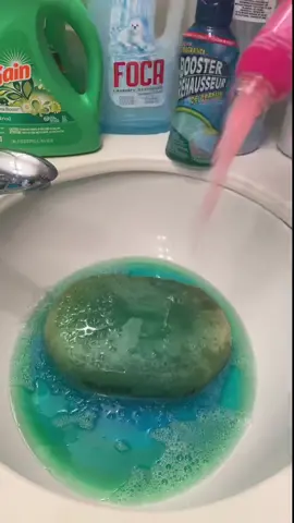 collab w/ @ellajanna 🫧🤍🧽 we decided to do an all laundry powder/liquid/scent combo! enjoy all these powder bombs. this was fun and smelled amazing 🤌🤤 #gainlaundrydetergent . #ariellaundrypowder . #focapowder . #focapowderdetergent . #focaliquid . #mrcleangain . #mrcleanunstopables . #scentboosterbeads . #suds . #sudsy . #CleanTok . #asmr . #cleantokasmr . #satisfying . #romalaundrypowder 