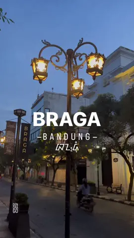 Vibes jalan Braga, Bandung di pagi hari bersama dengan mekarnya bunga tabebuya 🌼 #braga #bandung #citylights #morning #pagi #vibes #aesthetic #indonesia 