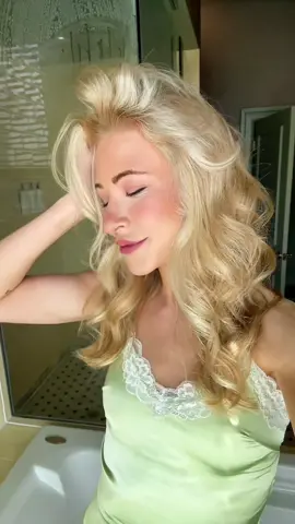 Sometimes you have to stand in the bathtub for the good lighting😫 #transformation #trend #transition 