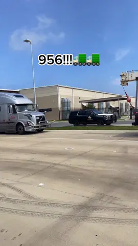 DOT INSPECTIONS EN EL VALLE 956!  #fyp #foryoupage #xzybca #parati #viral #viralvideo #viraltiktok #foryou #trending #explore #explorepage #cdl #michoacan #truckdriver #trucker #truckerlife #trailero #18wheeler #truckinglife #956 #956valley #dot 