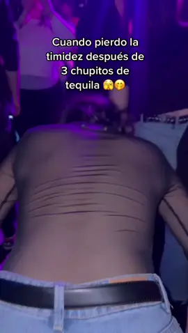 De fiesta con las Besties 🫶🏼💗  #besties #karolg #party #sexy #peruana #cumpliendoaños #happybirthday #twerking #baile #tiktok #morena #viral #bailando #bailesexi #viernesnoche #envolver #besties #parthy 