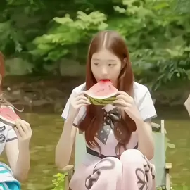 #wonyoung  🍉🍴🥄#eating #watermelon #jangwonyoung #mukbang #kpop #idol #ive 