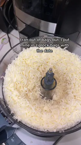 Simple ways i save a few $ #shreddedcheese #cheese #foodprocessor #shreddingcheese #savemoney #moneysavingtips #sahm #frugalmamas #momtip 