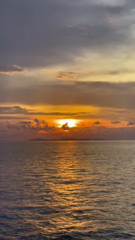 MY LIFE JOURNEY #sunsetvibes #Senja #BestSunsetView #StorySunsetEstetik #SunsetSongVibes #cinematiclaut #sunsetbeauty #fyp #sea #aesthetic #red #sea 