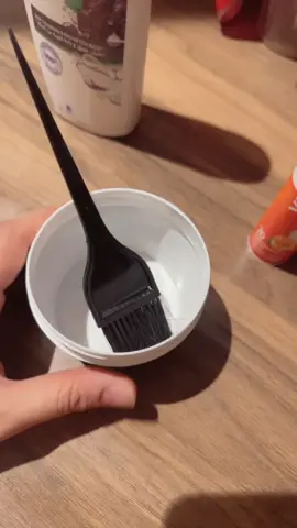 هلو بنات  طبعا نتيجه هاي الخلطه كل استخدام الها راح تفتح لون الشعر درجه وحده يعني كلما نريد نفتحه اكثر لازم انسوي الخلطه مرات اكثر . وابد ماتضر الشعر  وتكدرون تستخدموها ل اي صبغه وحتى الحنه هم نكدر نتخلص منها بهاي الطريقه بس لازم نسويها اكثر من مره .#عناية_بالشعر #خلطات_طبيعية #ترند_تيك_توك #اكسبلورexplore #hair #haircolor #ازالة_الحنة_والصبغة #سحب_لون_آمن #قصر_الشعر #الاحمر 