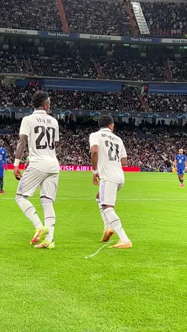 👀 nessa barreira! #realmadrid #viniciusjunior #rodrygo #championsleague 