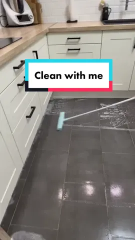 Clean with me ☺️💕#CleanTok #cleaningtiktok #cleanmotivation #menagechallenge #menageprintemps #menageextreme #extremclean #serpillere #vileda #mop #nettoyagesol #cuisineikea #pourtoi #foryou #fyp 