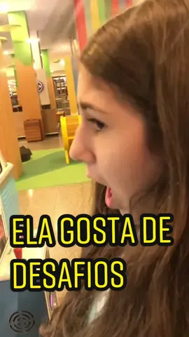 Maite quer o coelho do canto, ela gostavde um desafio sera que dessa vez ela vai conseguir? Deixa muito coração #loucadamaquina #isabelaemaite #maquinadebichinhos 