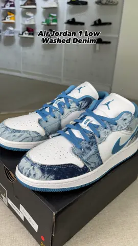 Looking for Denim Material Sneaker 🧐?!  U should get this one 🔥‼️ Get yours now only at @tsmsneaker 100% Authentic Sneaker Store 🔥‼️ #sneakers #sneakerstore #pantaiindahkapuk #tsmpastiori #tsmreadystock #nikestore #authenticshoes 