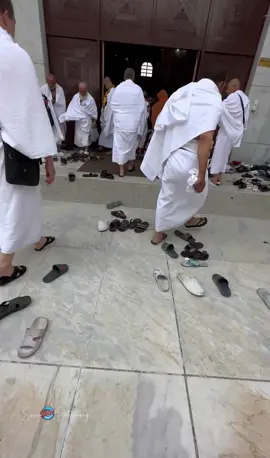 Masjid Tan’im atau juga dikenal sebagai Masjid Aisyah menjadi lokasi favorit bagi jamaah untuk bermiqat atau mengambil tempat untuk berganti pakaian ihram dan kemudian berniat melakukan umrah sunah. Lokasi ini merupakan batas tanah Haram terdekat.   Tan’im berjarak sekitar 7 kilometer di utara Masjidil Haram. Dengan demikian, hanya diperlukan waktu sekitar 15 menit dengan menggunakan mobil dari lokasi hotel jamaah haji Indonesia menuju Tan’im. Dibandingkan dengan lokasi miqat yang lain seperti Ji’ranah dan Hudaibiyah, Tan’im menjadi yang paling dekat. #makkahmadinah #Ramadan #mosque #makkah #viral #fyp #islam #fypシ゚viral #masjid 