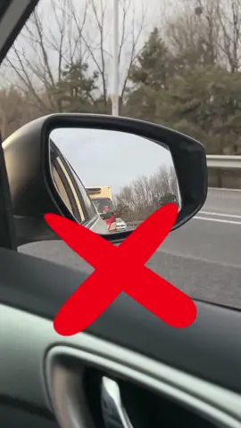 Do you know how to adjust your car mirrors correctly?#howto #cartok #car #automotive #driving #drivingskills #drivingtips #drivingschool #foryou