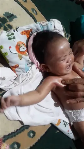 NYESEL PIJET ANAK 😥 #fyp #bayipijet #bayilucu #bayi #bayigemes #baby #bayitiktok #bayiketawa #bayinangis #bayigemoi 