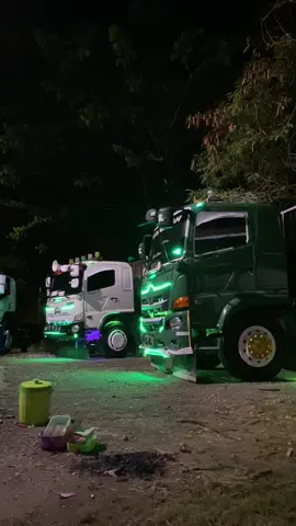 Baru bisa kumpul lagi #treller#driverkontener#baubau#drivermuda😎 #hino500 