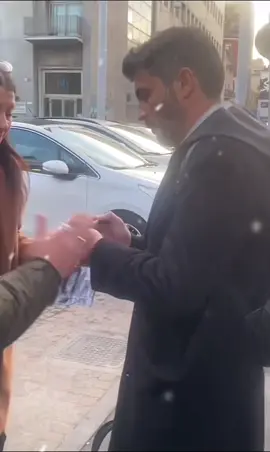 Lui che viene fermato ovunque, e ovunque si ferma 🫶🏻 #carminerecano #minevaganti #fans #photo 