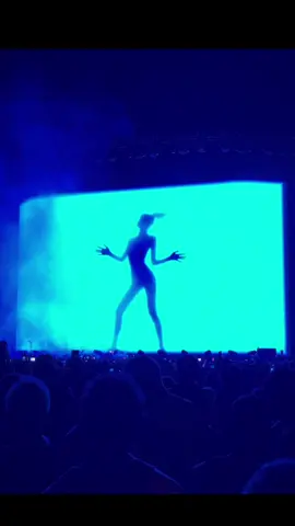 Lisa’s intro was so perfect! i couldnt even gather my thoughts!!  #blackpink #blackpinkcoachella2023 #blackpinkcoachella #lalisamanoban #lalisa #kpop #kpopfyp #coachella #blackpinkedit 