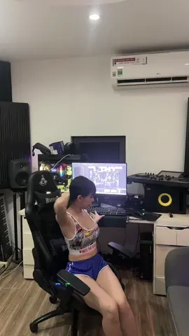 dj falling in love again😜