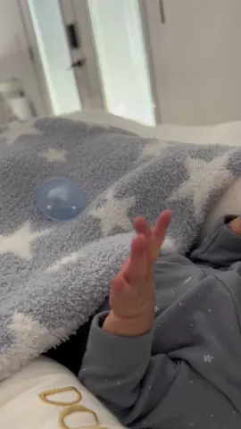 Newborn noises 🤍 #newbornbaby #MomsofTikTok #baby #fypシ゚viral #parati #firsttimemom #babylove #fyp #babyboy #babytiktok #mamaprimeriza #2weeksold #babytok #reciennacido 