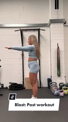 BLOATING & INFLAMMATION AFTER A WORKOUT 🤯 📣 YOU ARE NOT ALONE WITH THIS - it’s normal and here’s some reasons why honey 👇🏼 👉🏼 STRESS - but the good stress! When you exercise, you stimulate the sympathetic nervous system which increases the productive of stress hormones & shuts of digestion which can lead to swelling of the body 👉🏼 AIR - you are literally swallowing more air as you’re working, particularly doing cardio if you get more breathless, workout those lungs and heart nicely 👉🏼 SWEATING - when your body sweats it goes into ‘fight or flight’ in case you become dehydrated so holds on to more water. You’re also likely drinking more water which can all contribute to this too BUT please know that it is ⭐️TEMPORARY⭐️ It’s good stress for your body and this doesn’t mean you’ve gained weight so please remember this and speak kindly to yourself 🫡🫶🏼✨ Full fit is @Gymshark link in bio & use EMMAG to save 💎 #bloating #bloatingtips #bloatingstomach #gymgirl #fitnessgirlsmotivation #keepingitreal #scaleweightfluctuates #trainingaroundyourcycle #lowerbellybloat 