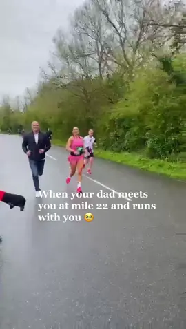 Just when i needed him, he appeared 🥹 @Run 4 Wales #newportwalesmarathon #newport262 #londonmarathon #26point2 #newportmarathon #run4wales #nikealphafly #nikerunclub #nikerunning #myfirstmarathon #nikewomen #fatherdaughterrun #fatherdaughtergoals 