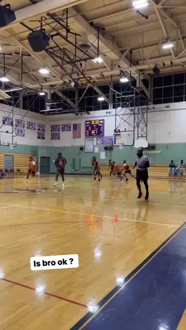 Bro hit the floor HARD AF!! #bball #ballislife 