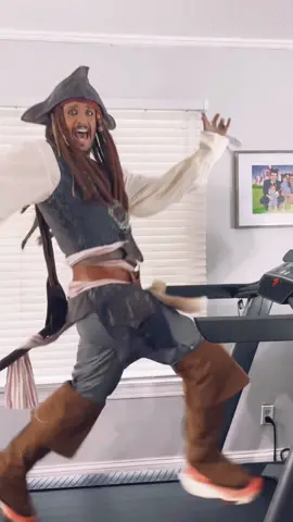 This is how you practice proper rumming technique m8’s. #fy #viral #viralvideo #fyp #johnnydepp #jacksparrow #treadmill #run 