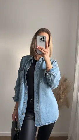 A simple casual outfit  #casualootd#denimjacket#simpleoutfit#simpleootd#outfitoftheday#outfitideasdaily#springoutfitideas#minimalstyledaily#outfitinspiration#oversizeddenimjacket#neutraloutfit 