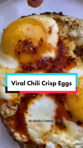 #viralrecipes #easybreakfasts #friedeggs #chilicrispeggs #trieditout 