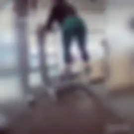 single leg press on the assisted dip machine  #tinastansformation #bodyconfidence #bodypositivity #weightlosstransformation #fitnessmotivation 