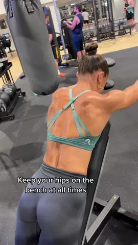 Build Stronger Shoulders with this iso exercise 👌🏼💪🏼 #weighttrainingforwomen #shoulders #shoulderworkout 