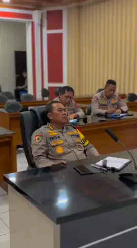 Irwasda Polda Banten Kombes Pol. Eko Kristianto Hadiri Rapat Pembahasan Pelaksanaan Polisi RW Pada Program Quick Wins Tw II di Ruang Vicon Pada Senin (17/04) #PolisiAdalahKita  Polda Banten @divisihumaspolri