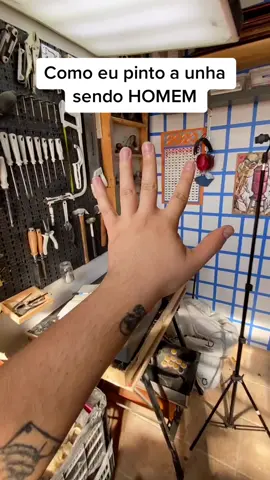 Como eu pinto a unha sendo homem *contém ironia* #unhas #esmaltação #nailart #nails #DIY 