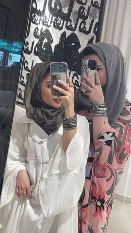 صديقتي البلوقر 👩‍❤️‍💋‍👩@partshee  #رمضان #kuwait #bloggers #style #girls #foryou 