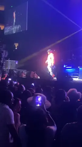 Bobby Brown getting down! #neweditionlegacytour2023 #bobbybrown @neweditionofficial @bobbybrownfanclub #legacytour #BlackTikTok #music #concerts 