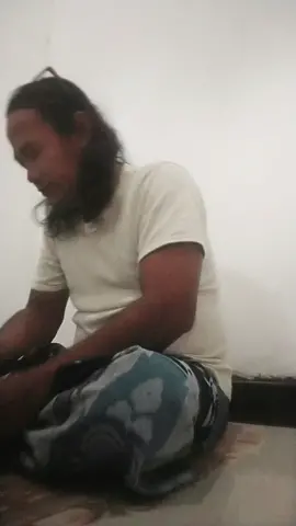 subahanalloh biasanya orang abis solat ngaji Beta malah main tik tok cok-cok dasar gendeng 😀😀😀😀