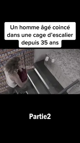 Un homme âgé coincé dans une cage d’escalier depuis 35 ans #filmrecommendation #tiktokshortfilm #storytelling #film #dramarecommendation #filmamericain #dramacoréen #drama #filmséries #filmaction #france #tellmeastory #acteurfrançais #filmsérie #tiktokpublic #filmàregarder #sérieàregarder #vidéo #action #sériesàregarder 