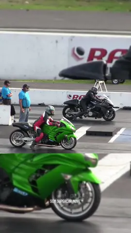 Kawasaki Ninja vs Suzuki Hayabusa Motorcycle vs Motorcycle #suzuki #kawasaki #suzukihayabusa #kawasakininja #dragrace #motorcycle #motos #arrancadasdemotos #grau  #supercarmove #tiktok #nograu #news #viral 