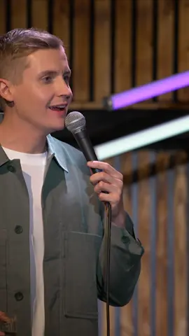 Niemand ist so subtil wie @lena_kupke 😇 #comedy #comedykollektiv #falschaberlustig #standupcomedy @realreiners