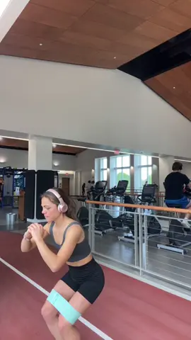 never underestimate a booty band  #glutes #gluteburnout #gluteburner #glutesworkout #legday #bootybandsworkout #bandedworkouts 