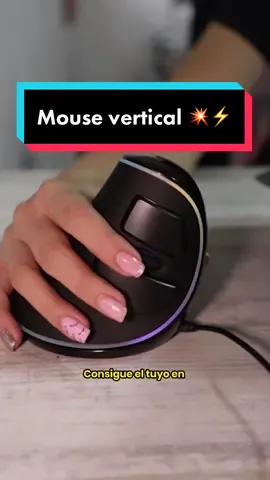 🖱💻MOUSE ALÁMBRICO VERTICAL ERGONÓMICO RGB🚦😎 💸Precio: 👉$163.350👈 🛍Compra en 💻www.xhobbies.co💻 🤑Crédito 3 cuotas sin interés. 💰 🔺 Para mejorar tu salud, comodidad y energía frente el computador definitivamente necesitas este mouse en tu vida. 🔺 Este mouse se encarga de distribuir la presión que se ejerce sobre su muñeca, de esta forma el antebrazo y el hombro son los que se encargan de proporcionar el movimiento del mouse. 🔺 Material antideslizante para que al momento de manipularlo no se lice ni se engrase. 🔺 Esta versión incluye un reposa muñecas para mejorar la experiencia de usuario mientras manipulas el mouse por largas horas. ✅CARACTERÍSTICAS: * Con este hermoso mouse podrás divertirte con tus juegos favoritos por largas horas, sin sentir cansancio en las muñecas o dedos. * Variedad de colores RGB que ambientan el espacio en el que lo utilices. * Cuenta con cuatro botones que te harán navegar mucho más fácil y rápido, además de su scroll situado perfectamente. ✅ESPECIFICACIONES: * Material: Plástico * Tamaño: 10cm x 13,5cm x 9cm. Rango operativo: 10m * Tensión nominal: 5V. * Corriente nominal: 70mA. * Cinco botones Largo de cableado: 1,6m * Sensibilidad: 800 - 4000DP. 📦 INCLUYE: * 1 Mouse vertical * Reposamanos extraíble. * 1 Manual de usuario. 🔥GARANTÍA: * 3 meses (por defectos de fábrica o funcionamiento). —————————————————————————————— 🛒Compra fácil y rápido en 💻xhobbies.co📲 • 🤔¿Tienes alguna inquietud? 💬¡Déjala en los comentarios o por DM y de una te respondemos! ☎️Atención PREMIUM al WhatsApp: +57(304)364-4028 ¡para atenderte como Dios manda!