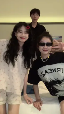 Đi du lịch với hội bạn phải quay tít tót nhíee