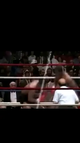 ##foryou #foryoupage #fyp #selfdefence #combat #fight #fighter #boxing #fightskills #kungfu 