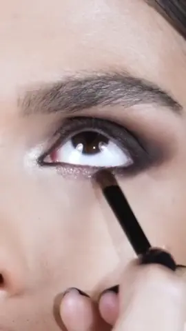 THE PERFECT SMOKY EYE technique for DEEP SET EYES! FT. the GLAM EYESHADOW PALETTE & MACRO TECH EYE CRAYON in SHADE BROWN   #NDProTip1: Focusing on the lash line and the outer corner, use darker shades in combination with adding a light eyeshadow across the centre eyelid. This will enhance deep set eyes beautifully. (Skip using dark eyeshadows on your centre eyelids!)  #NDProTip2: Don’t emphasise the crease with dark eyeshadows! Blend the dark eyeshadows above the crease on the lower part of the brow bone.  Shade 8 “lash line” - blend pencil  Shade 6 “smoke”- create outer corner  Shade 4 & 5 “crease & transition“- above the crease  Shade 10 “center eye lid” - center eyelid Shade 9 “inner corner” - inner corner  Shade 2 “outer eyelid” - center lower lash line #natashadenona  #natashadenonabeauty #explore #explorepage #makeupartist #newformulas #discover #discoveryou   #ND #makeup #natashadenonapalette #eyeshaddowpalette 