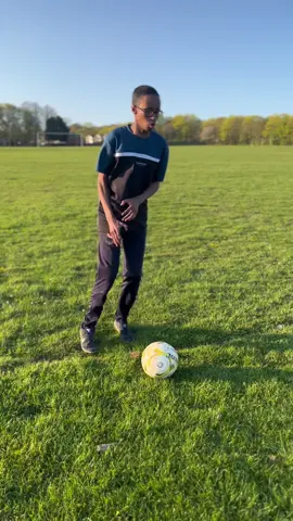 Explosive movements ⚽️ #fyp #foryou #foryoupage #football #footballtiktok #footballskills #foryoupage #foryou #abdishuffle 