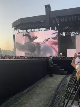 “I got blessed bro holy fuck” #coachella #motomami #rosalia #rauwalejandro #coachella2023 #queen 