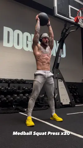 MEDBALL FULL BODY WORKOUT 💪🏻🔥 5 Rounds  60 seconds of rest Medball Squat Press x20 Reverse Lunge Rotation x10 (each side) Dynamic Push Up x20 Plank Roll Back x10 (each side) #legworkout #legs #legday #lowerbody #medball #medballworkout #workoutmotivation #workoutoftheday #workout #dogpound #fullbody #fullbodyworkout #fullbodyexercises 