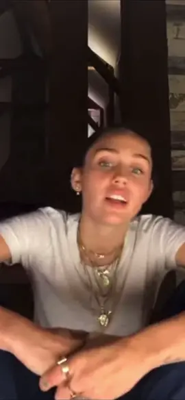 miley cyrus singing the climb on instagram live 😭